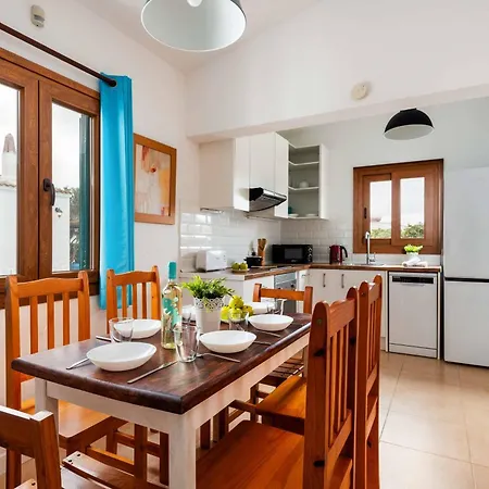 Petunias Villa Cala'N Blanes (Menorca)